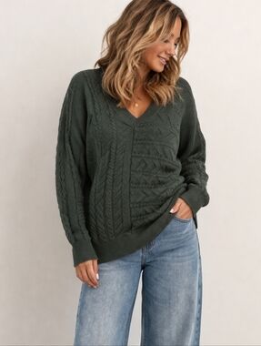 D&CO. -  NWOT V-Neck Long Sleeve Cable Tunic